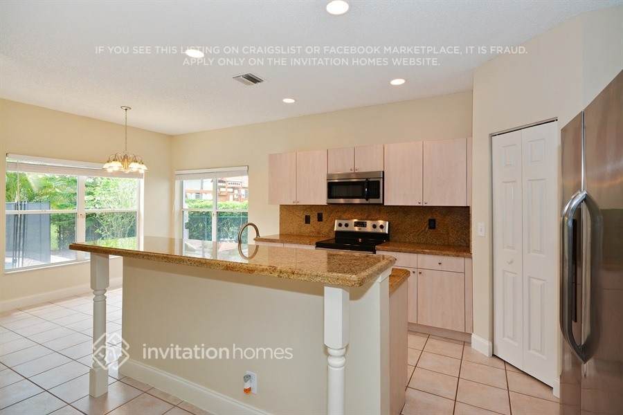 Building Photo - 8556 NW 57th Dr