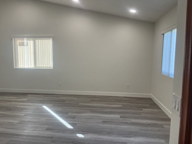 Building Photo - "Charming 4-Bedroom Coastal Retreat with 2 Baths"