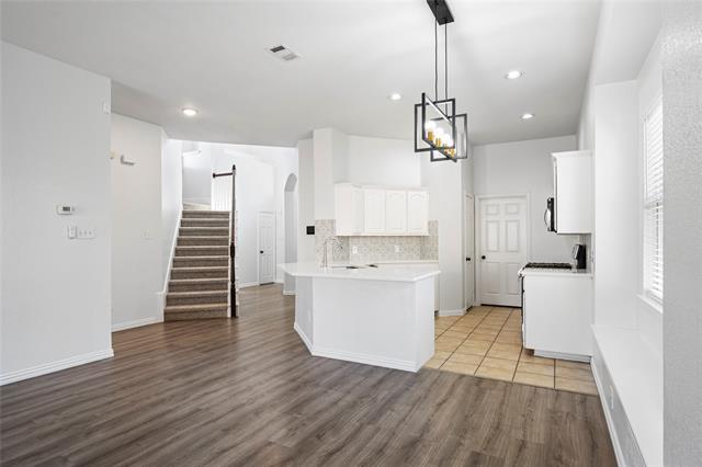 Building Photo - 2000 Webb Dr