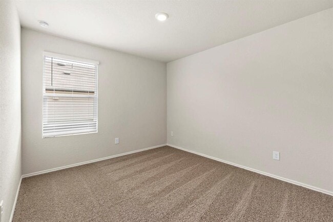 Building Photo - 128 Shimmering Cv