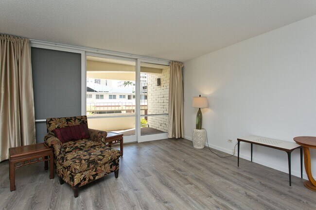 Building Photo - Waikiki 2 BD 1 Gated PRK w/ Washer/Dryer in Unit