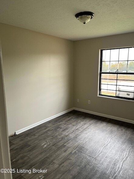 Building Photo - 1705 Cliff Ridge Ct