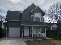 Building Photo - Cute centrally located home