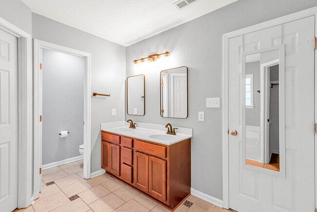 Building Photo - 174 Live Oak Dr