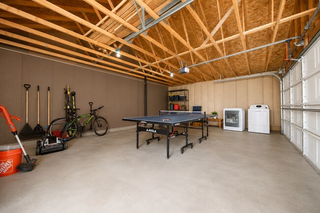 Building Photo - 1414 Xerxes Ave N