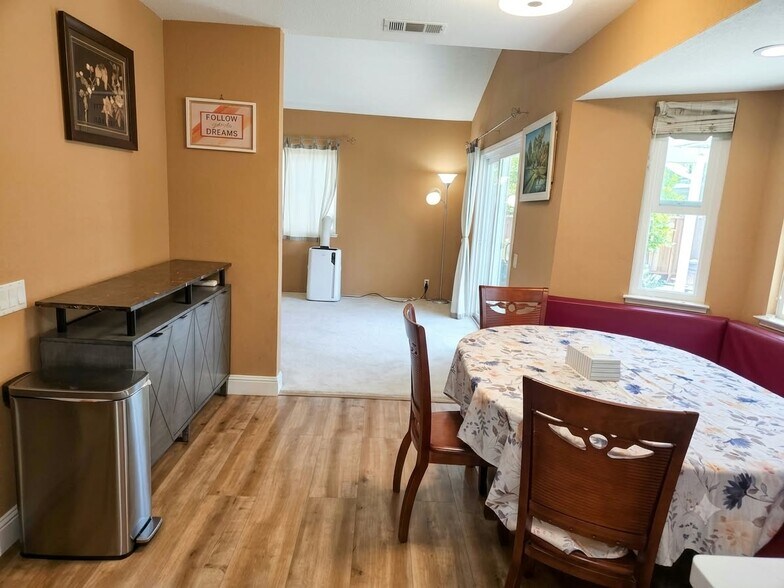 Building Photo - 5398 Studebaker Cir