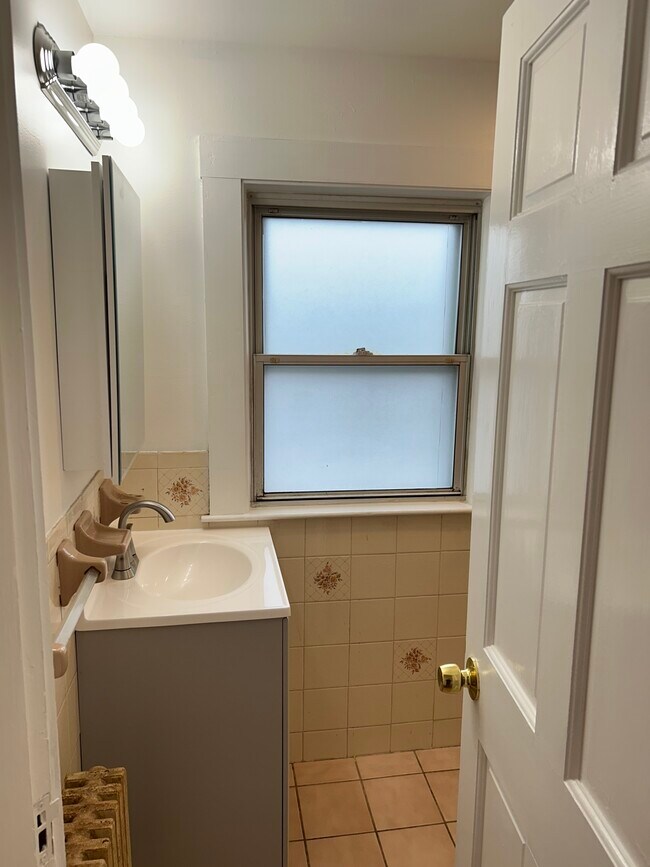 Building Photo - 80 Montclair Ave