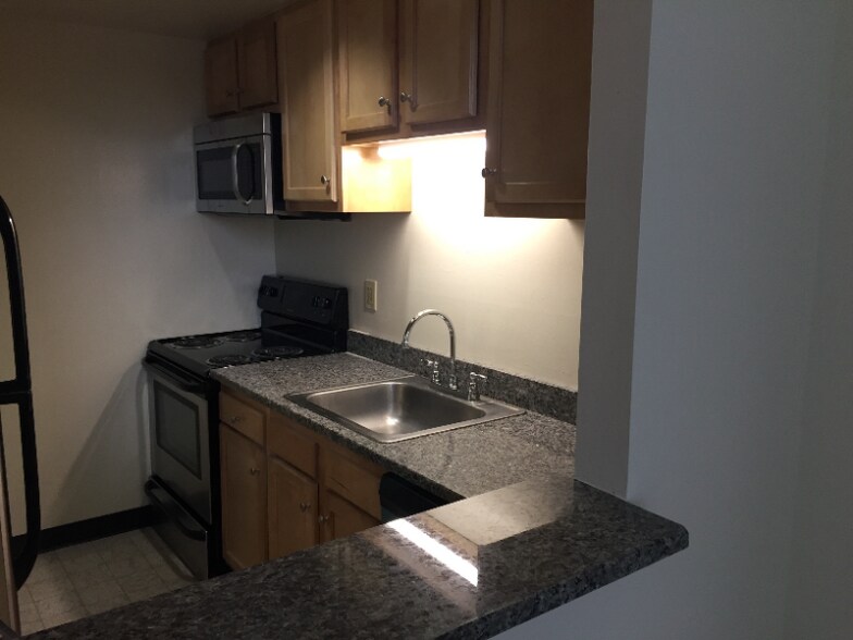 Building Photo - 212 3rd St