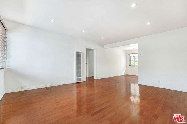 Building Photo - 1219 N Crescent Heights Blvd