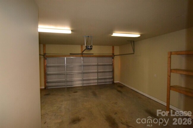 Building Photo - 1491 Mayfair Dr