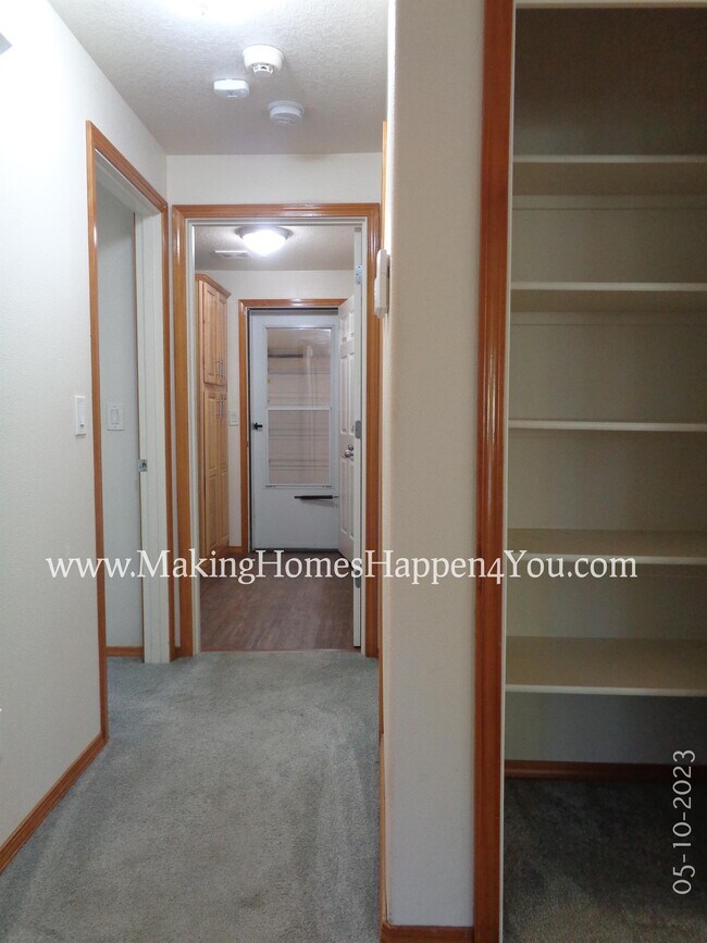Building Photo - 405 Lavender St