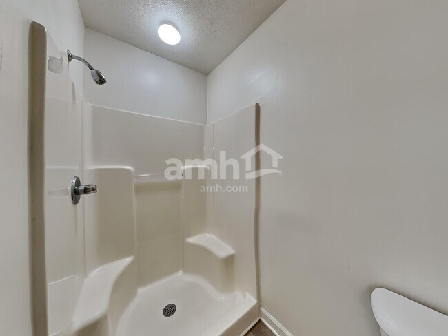 Building Photo - 129 Candle Woods Dr