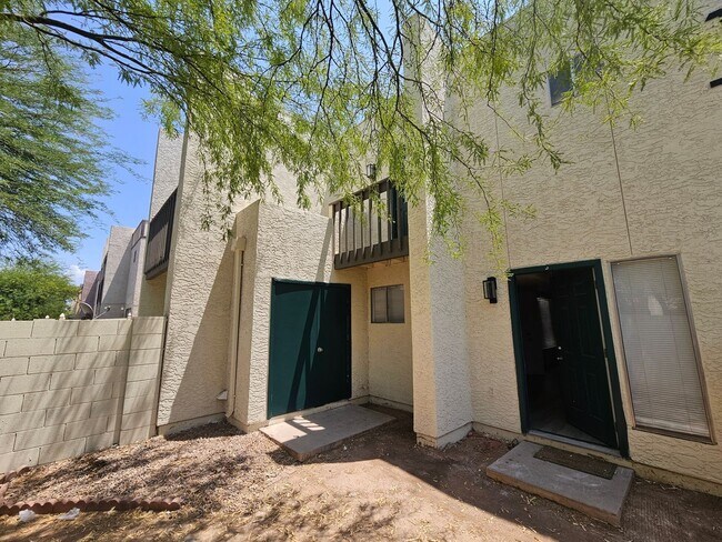Building Photo - 1715 E Pepper Cir