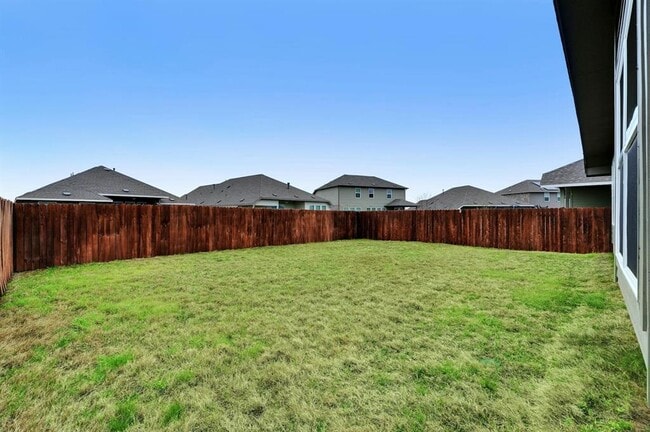 Building Photo - 404 Mante Ct