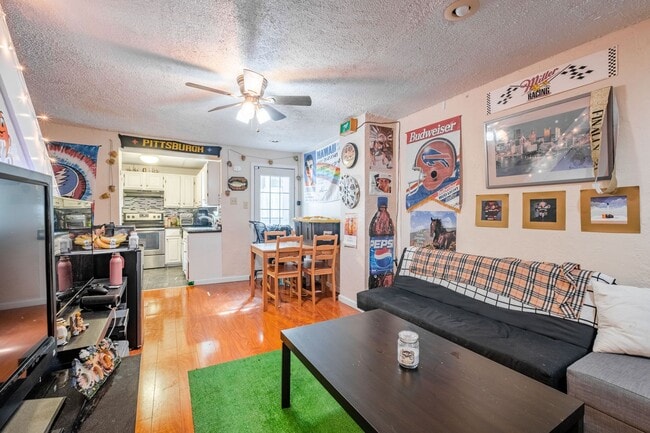 Building Photo - Amazing South Side Flats luxury remodel