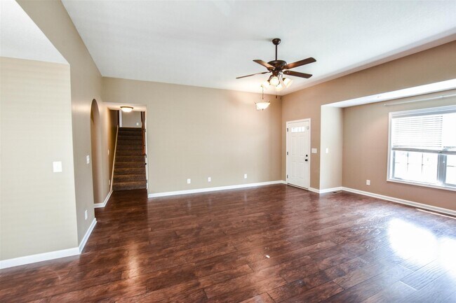 Building Photo - 3627 Fox Tail Dr