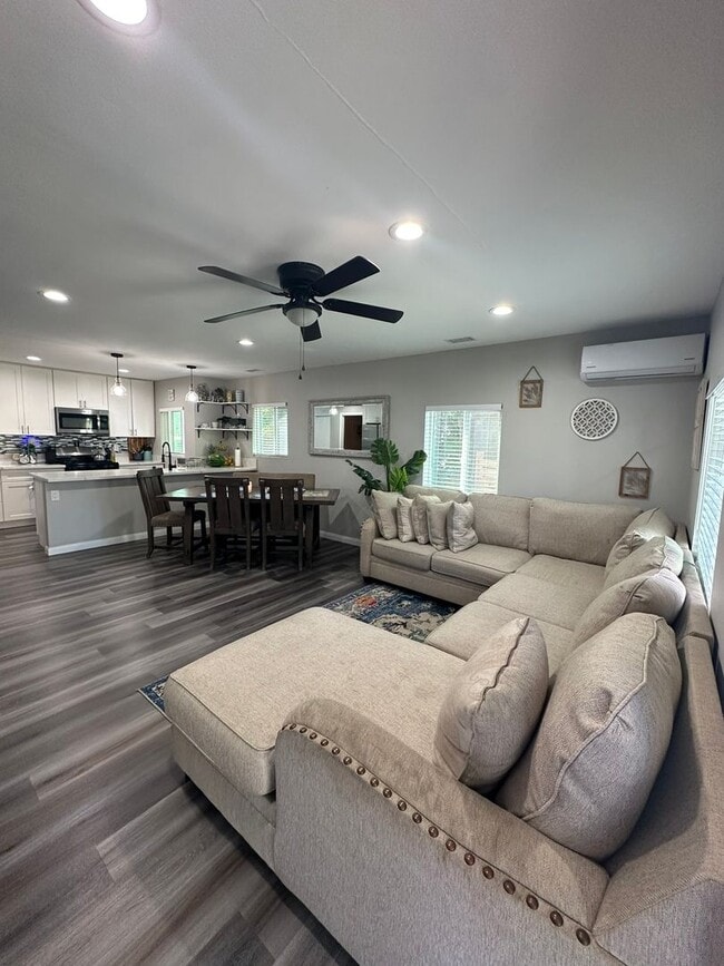 Building Photo - Inviting 3-Bedroom | 2-Bathroom Home in National City