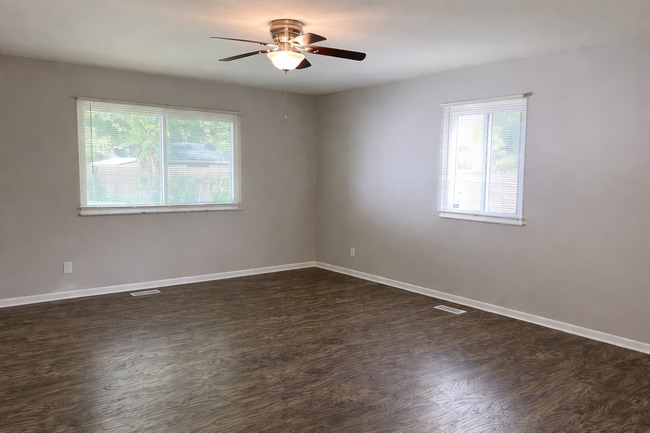 Building Photo - 2656 W 60th St