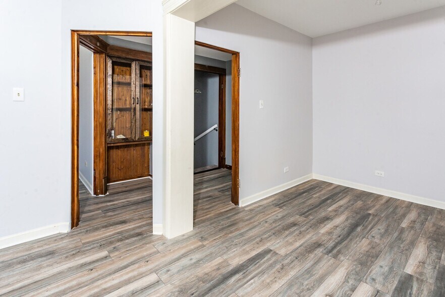 Building Photo - 1427 E 69th Pl