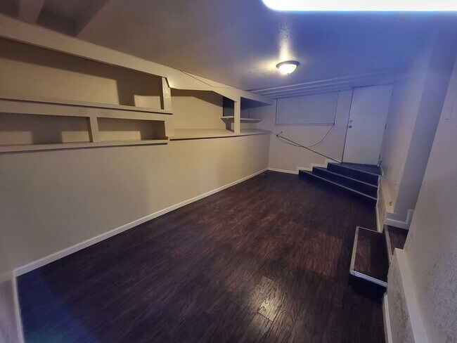 Building Photo - 5215 Bayview Ave