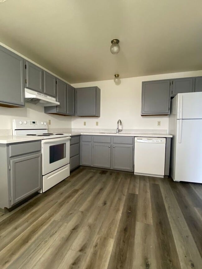 Building Photo - Updated Two Bedroom unit off Orchard Street, In Tacoma!