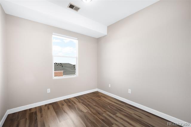 Building Photo - 13543 E Longview Ave