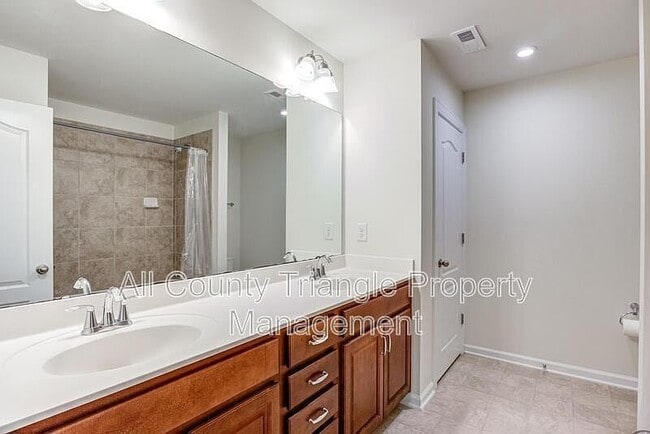 Building Photo - 728 Lampwick Ln