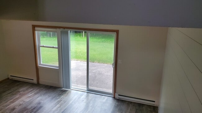 Building Photo - 325 Shorewood Cir