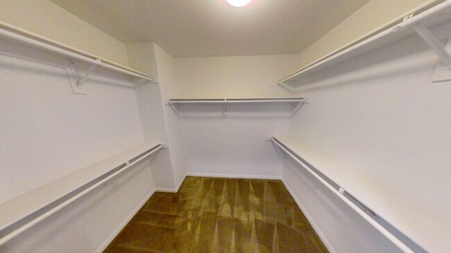 Building Photo - Spacious 4 Bedroom 3 Full Bathroom Home in...