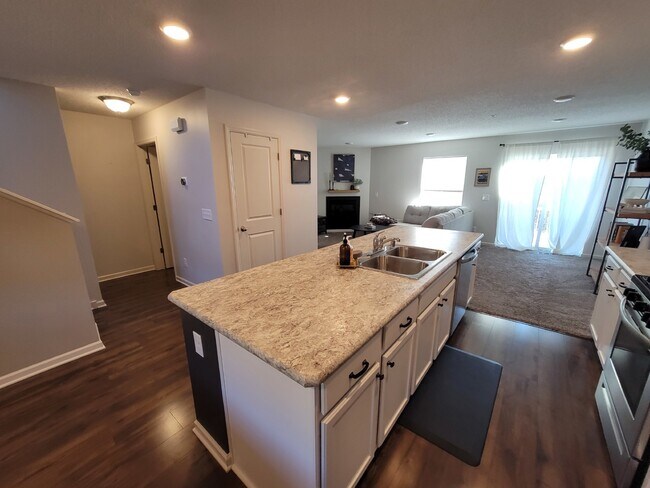 Building Photo - Furnished- Short term lease - Townhome in ...