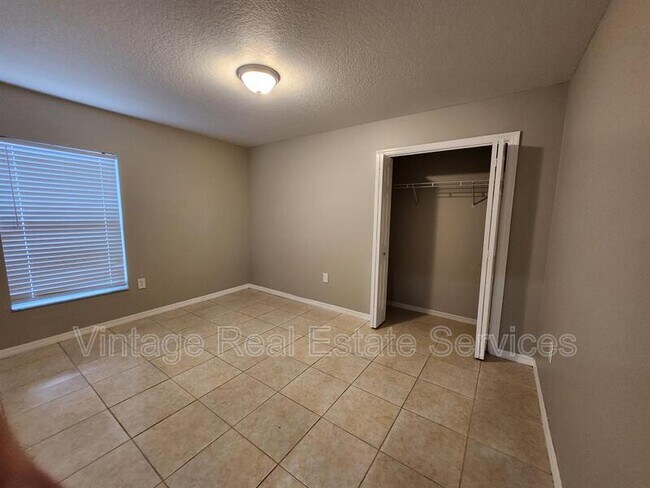 Building Photo - 22707 Roderick Dr