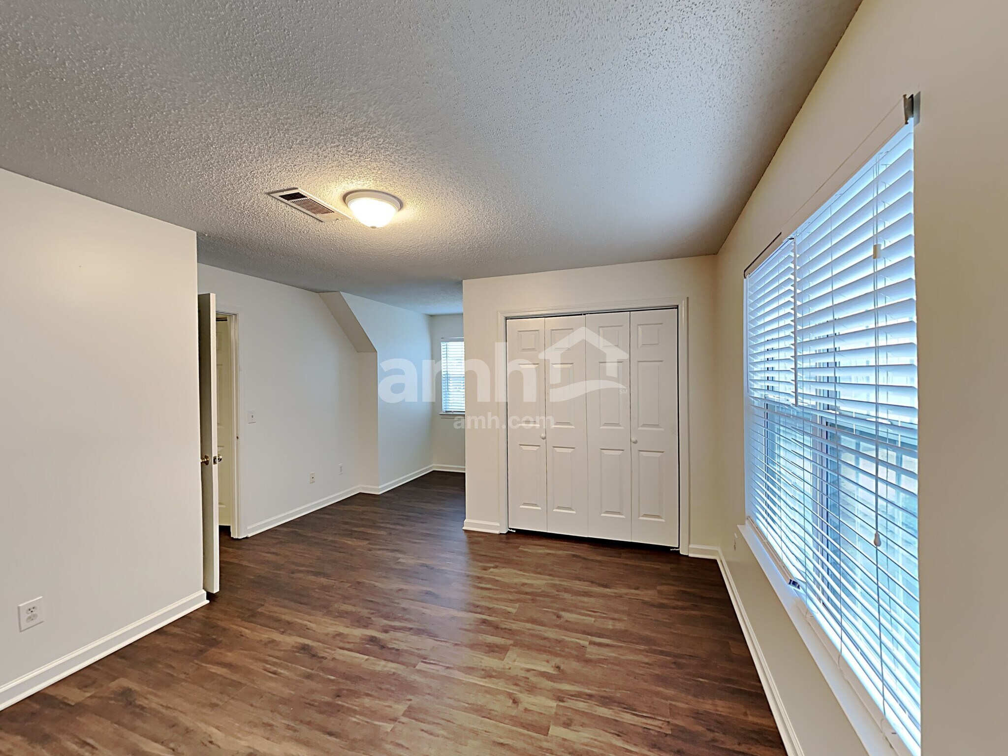 Building Photo - 1209 Lainster Dr SE