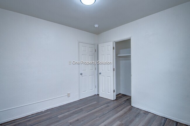 Building Photo - 2453 Prospect St