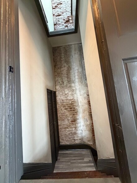 Building Photo - 2201 Kemper Ln