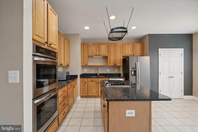 Building Photo - 641 Springhouse Square SE