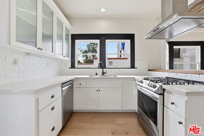 Building Photo - 5226 Rockland Ave