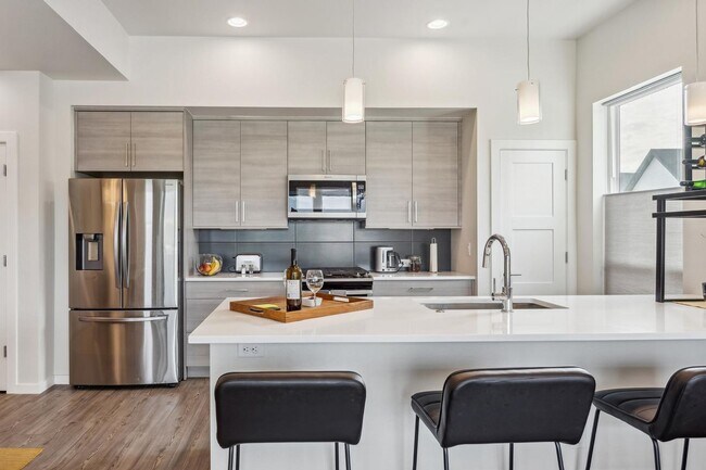 Building Photo - West Longmont 2BDR w/ Mountain Views