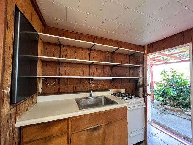 Building Photo - Unique One Bedroom Downstairs Apartment in Downtown Morro Bay - 218 1/2 Dunes-A