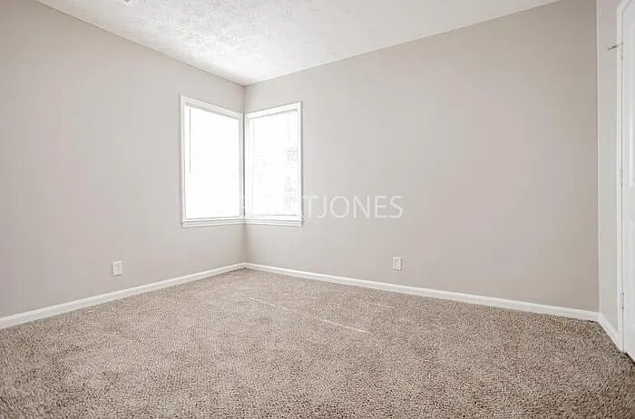 Building Photo - 2425 Avalon Rd