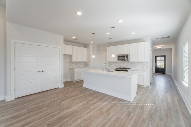 Building Photo - 10627 Whitejacket