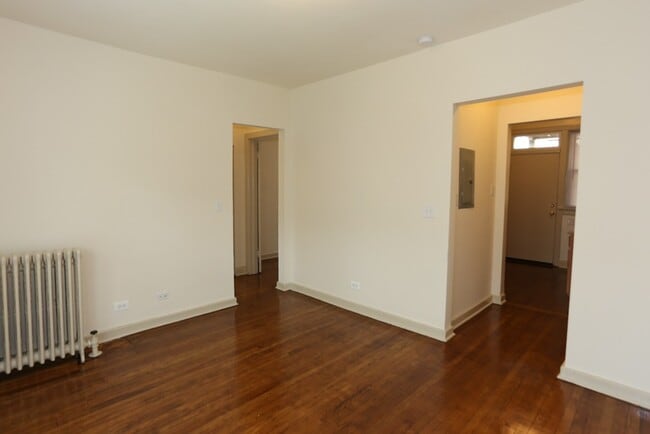 Building Photo - 4712 N Racine Ave