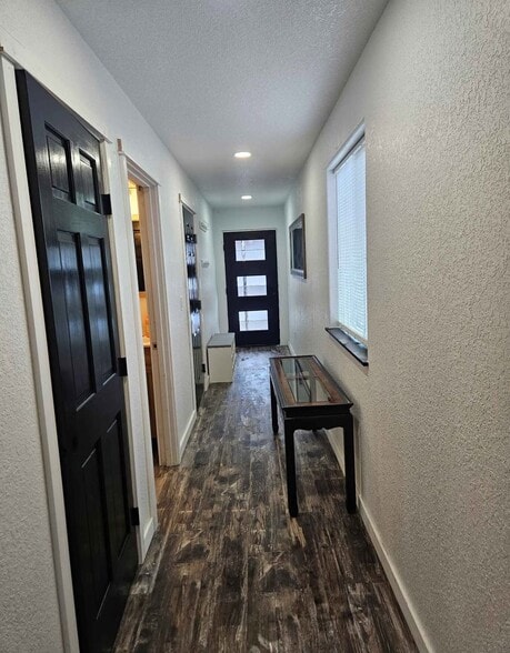 Building Photo - 283 NE West Ave