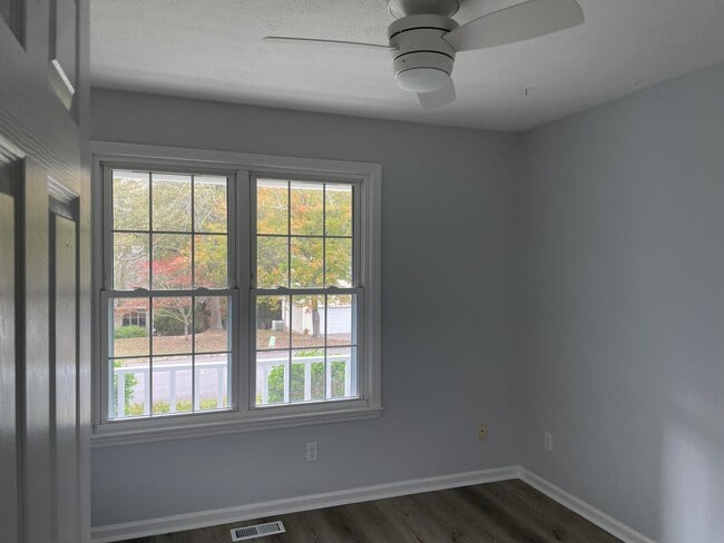 Building Photo - 438 Greenwich Dr