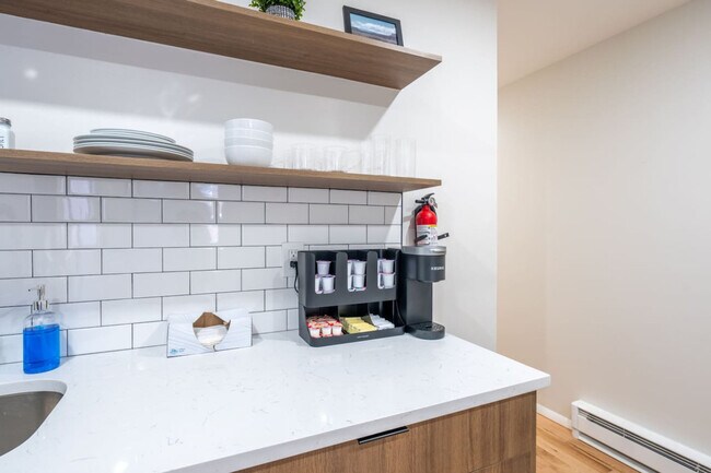 Building Photo - 33 Adams St