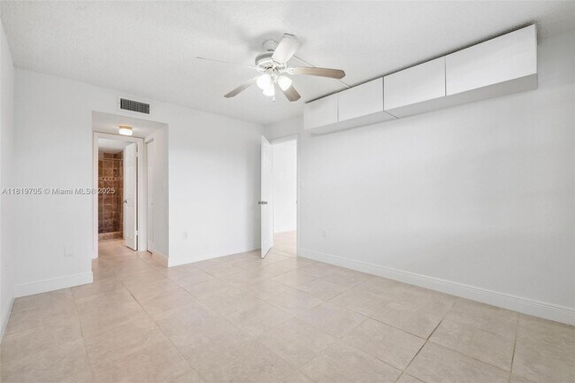 Building Photo - 13120 SW 92nd Ave
