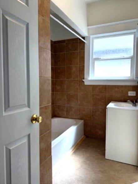 Bath turb and shower - 229 W 8th St