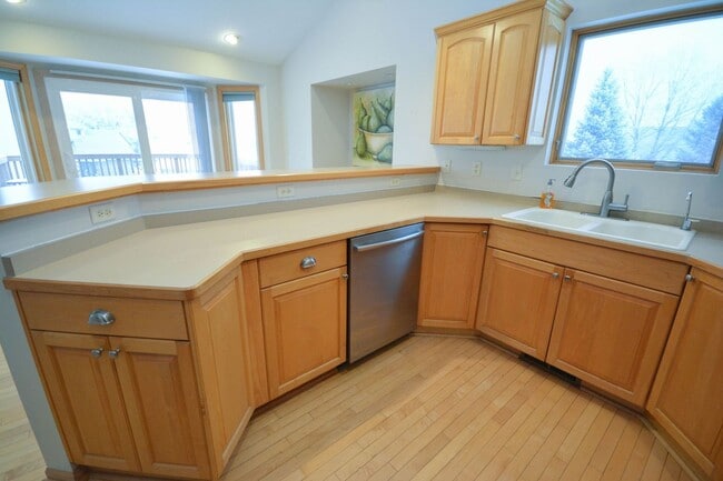 Building Photo - Beautiful walk-out ranch home at the end of a cul-de-sac!