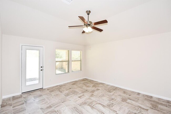 Building Photo - 23818 Willow Haven Dr