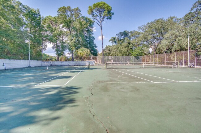 Building Photo - 2 Bedroom, 2.5 Bath Townhome with Easy Acc...