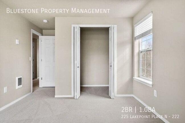 Building Photo - 225 Lakepoint Pl N